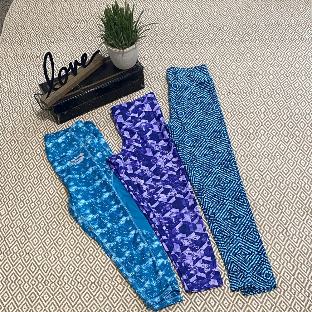 🏃‍♀️ 3 pair exercise leggings…great for spring. Super cool colors and patterns 🏃